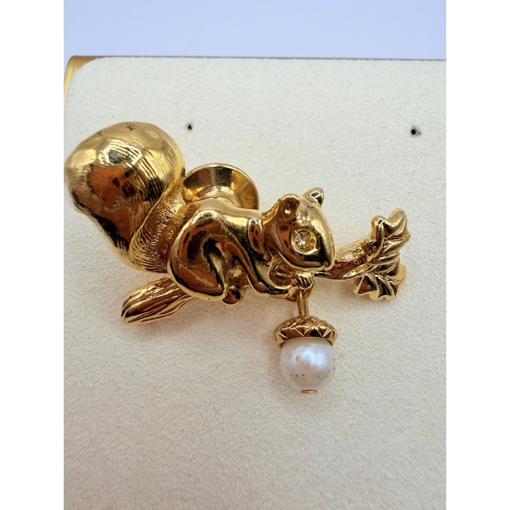 Vintage AVON Pin Brooch Squirrel On Branch Dangle Acorn Gold Tone Rhinestone Eye